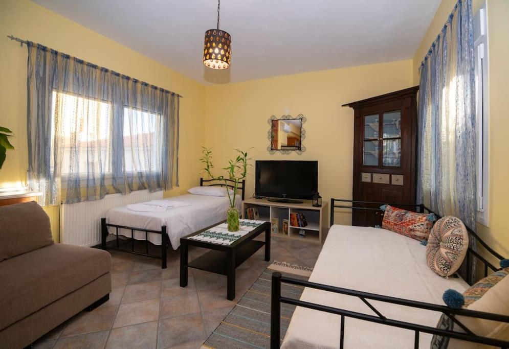 Μάνια Apartamento Pythagóreion Exterior foto